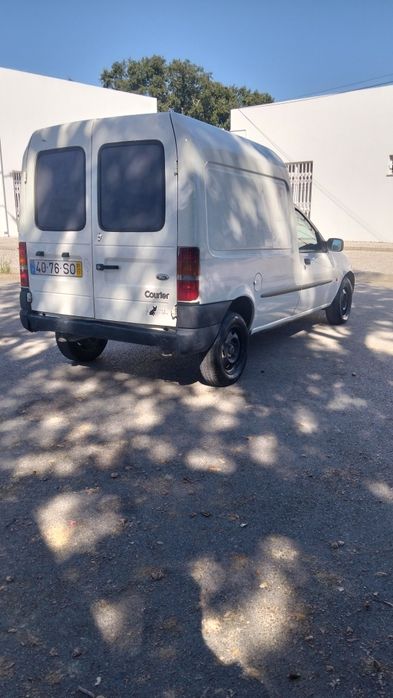 Ford Courier 2001/11