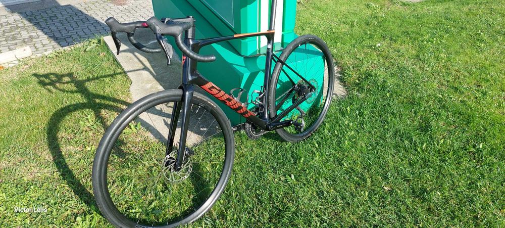 Giant Defy Advanced 1 105 Di2 2024 + Garmin Edge 530