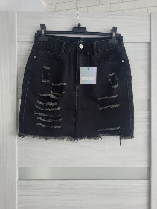 Nowa czarna spódniczka jeansowa z przetarciami mini Missguided M 38