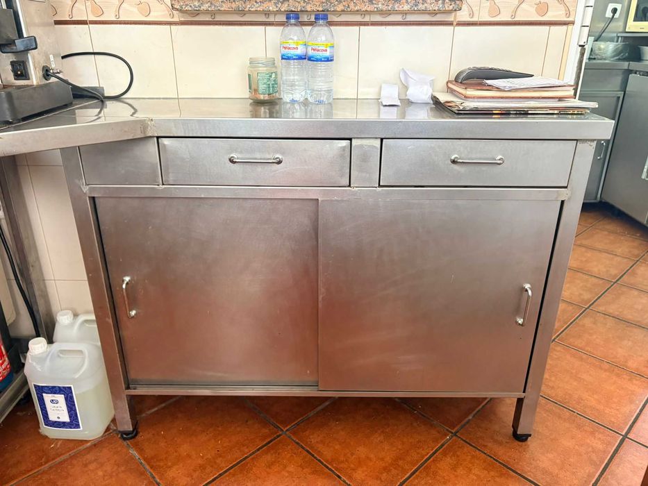 Artigo 12 - Bancada/armário profissional em inox