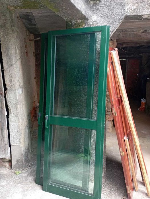 Janelas e portas de alumínio usadas Bom estado