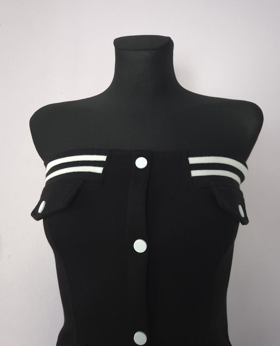 Sukienka mini tuba czarna ołówkowa guziki uni