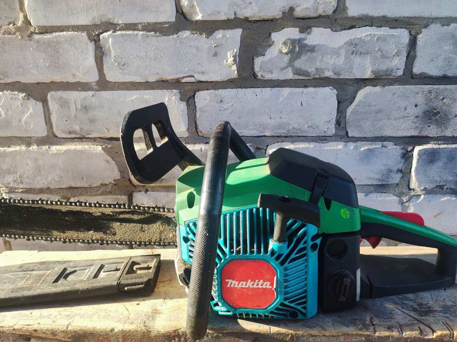 Бензопила продам