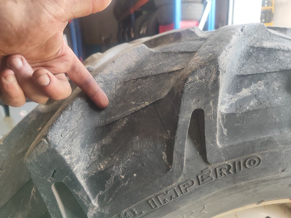 2 pneus Semi novos 14.9-28 - Baratos - Oferta da Entrega