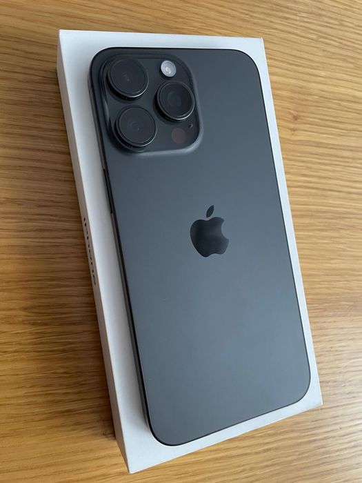 iPhone 15 Pro Max 256 (4 case, 1 z Guess)