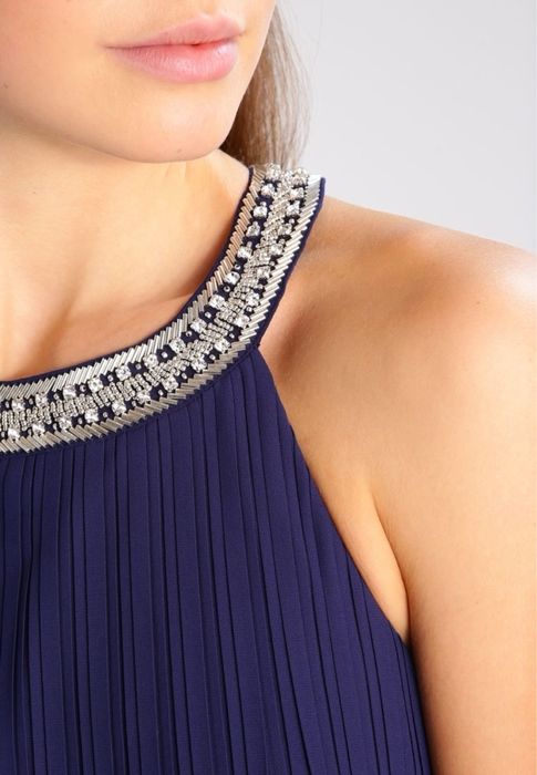 Елегантна сукня TFNC London М синя із стразами довга