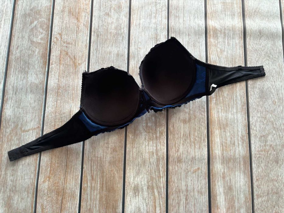 Biustonosz usztywniany