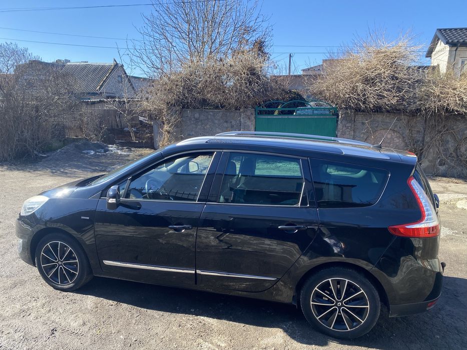 Продам сімейний автомобіль