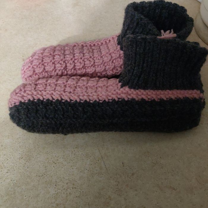 Жіночі в'язані шкарпетки-слідки.