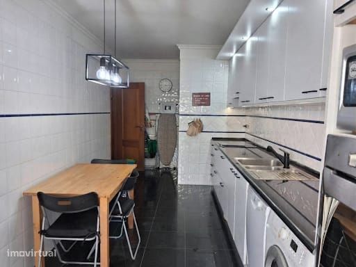 Apartamento T3 com varanda em Carcavelos