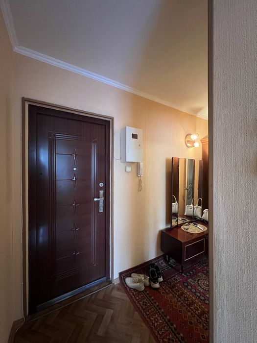 3 кімн. Світальського, середина будинку 3/9пов з меб і тех. Коротченко