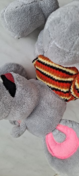 Maskotka szczur w sweterku