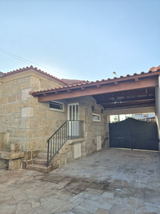 Apartamento T2 c/alpendre e anexo