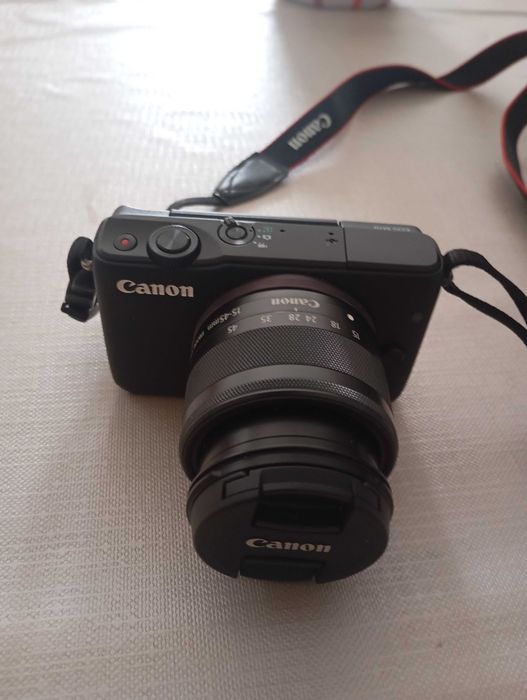 Máquina fotográfica Canon EOS M10