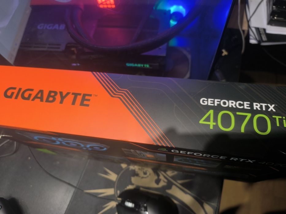 Nvidia RTX 4070 Ti Gygabyte Gaming Oc - Como nova