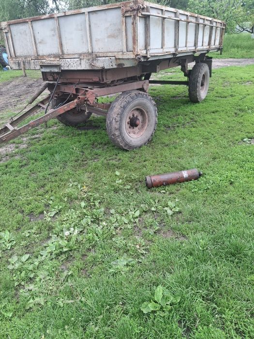 Прицеп до трактора 2ПТС4, на кругу.