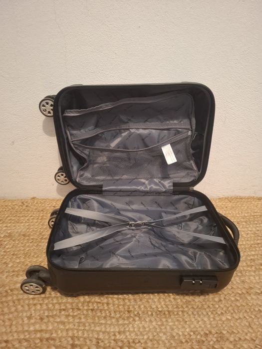 Mala viagem - Troley HC Travel preta
Com código segur
