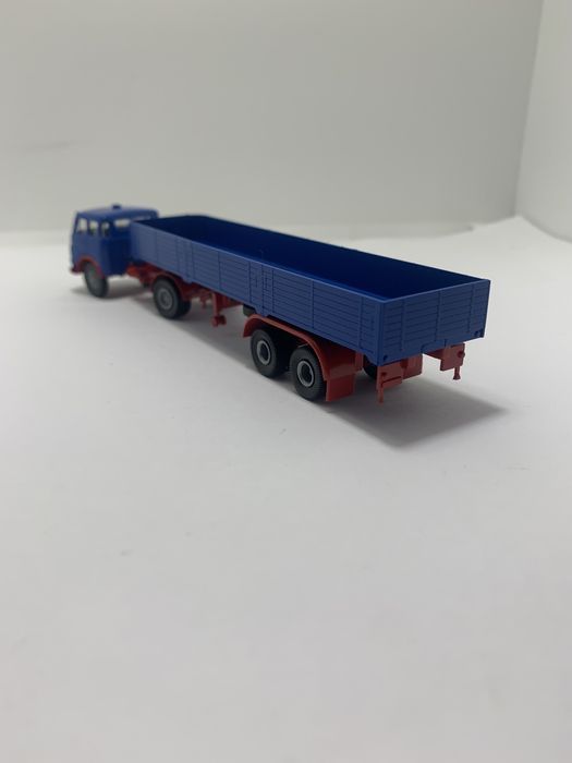 MAN 10.212 da Brekina escala 1/87