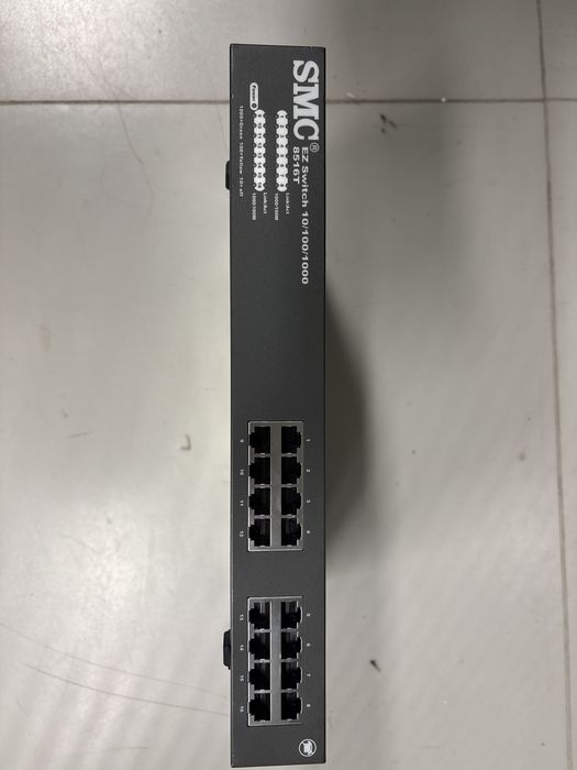 SMC EZ  Switch 10/100/1000 8516T