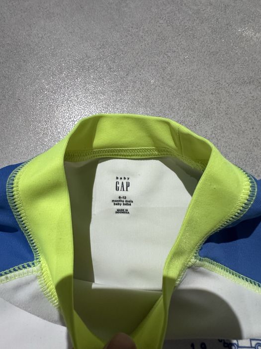 koszulka uv do kapieli gap 8-12 miesiecy