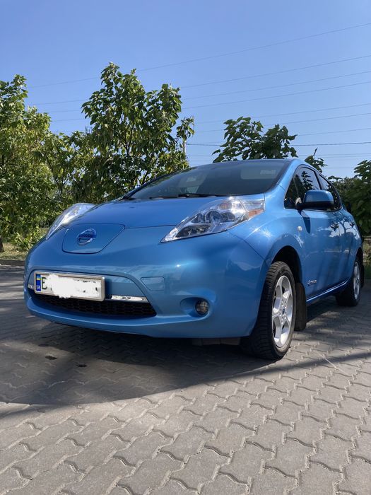 Продам Nissan Leaf