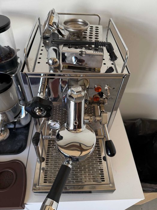 Ekspres ciśnieniowy kolbowy niemiecki ECM profesjonalny 1 grupowy