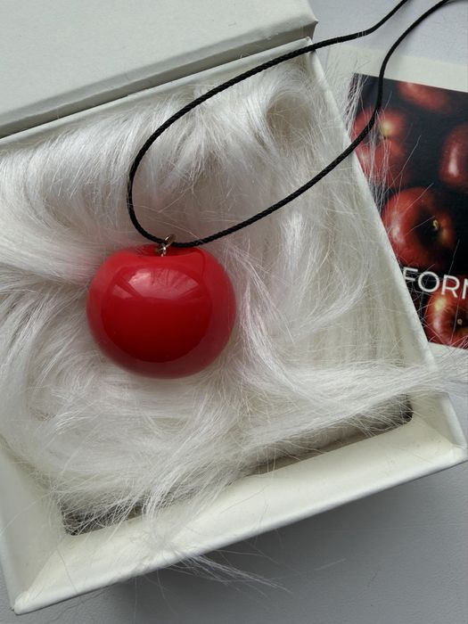 Прикраса apple від украінського бренду Formi