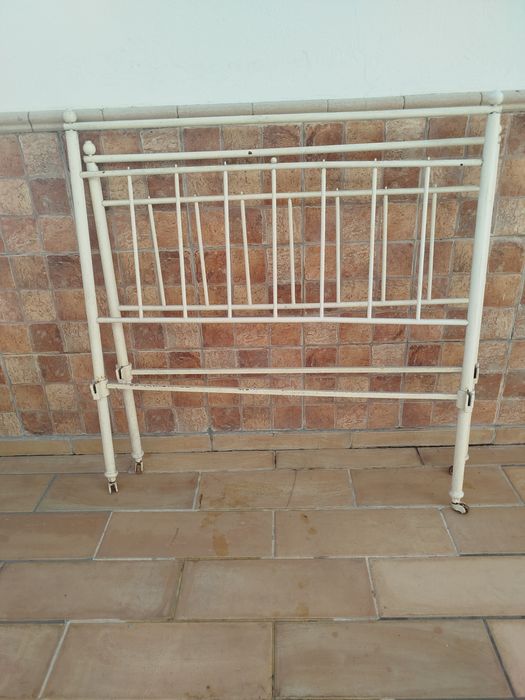 Conjunto de 3 camas de ferro antigas