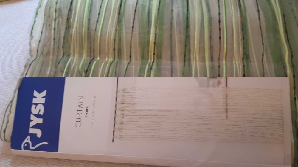 Zaslona z organzy  firanka na szelkach.