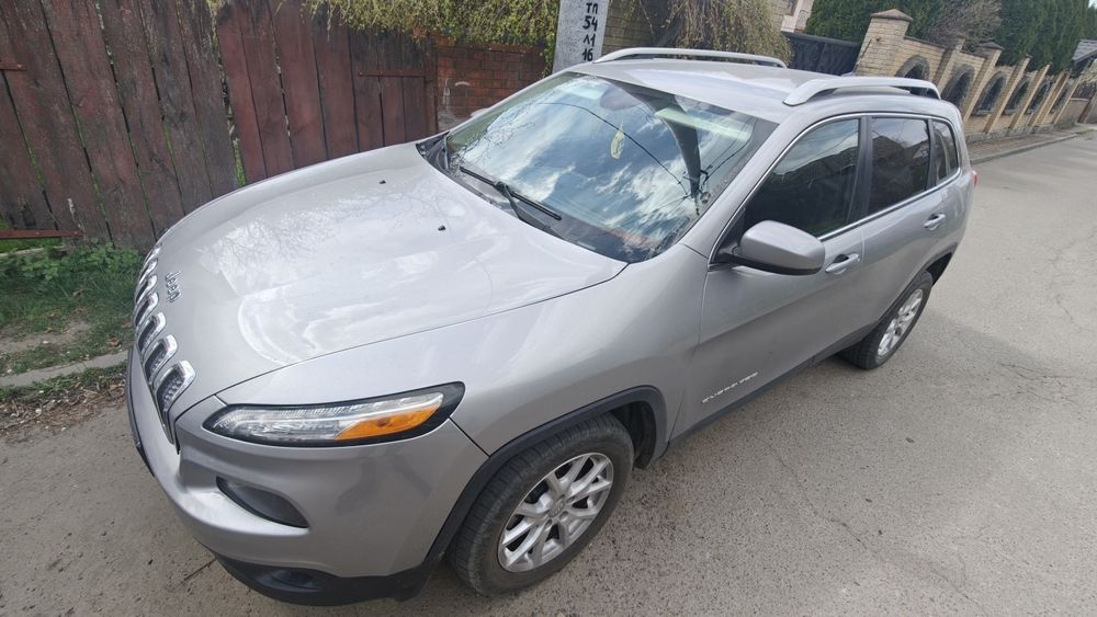 Jeep Cherokee 2016року 2.4 передній привід