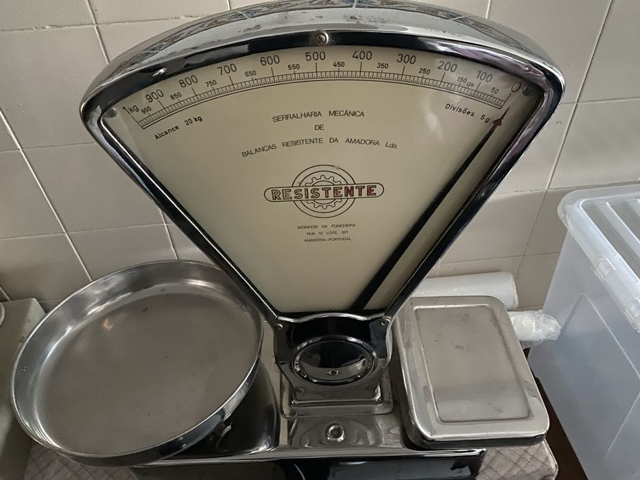Balanca e pesos antigos marca Resistente