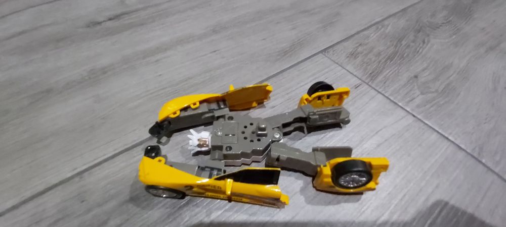 Transformers auto żółty robot samochód