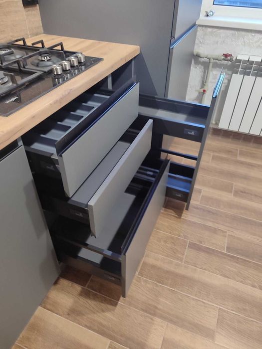 Кухні шафи-купе меблі під / на замовлення за індивідуальними розмірами