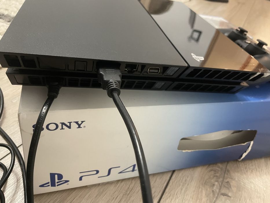 PS4 konsola. Wyczyszczona.