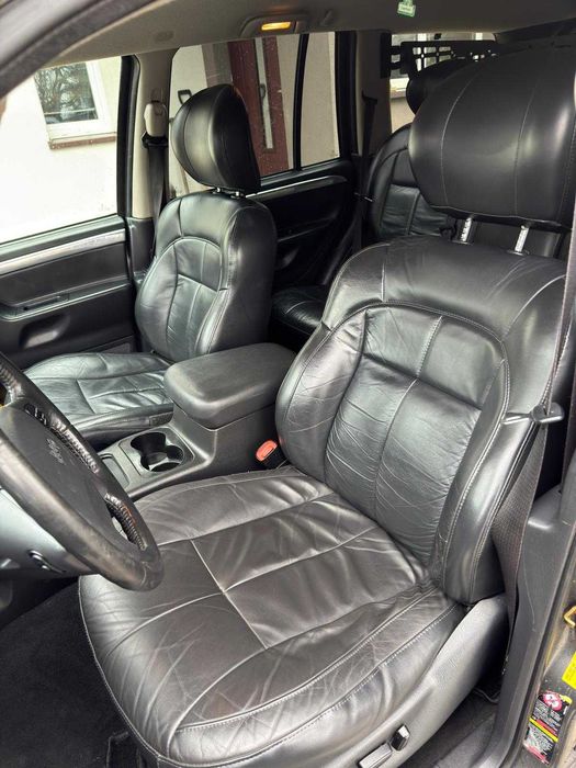 Sprzedam  doinwestowanego Jeep'a Grand Cherokeee