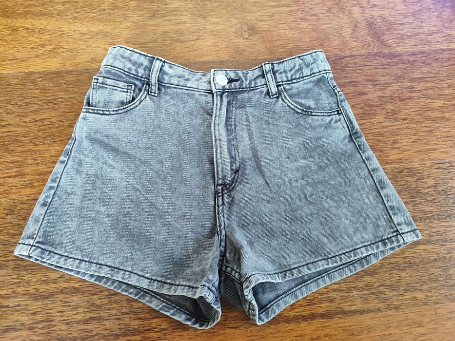 Krótkie spodenki czarne H&M r.146.