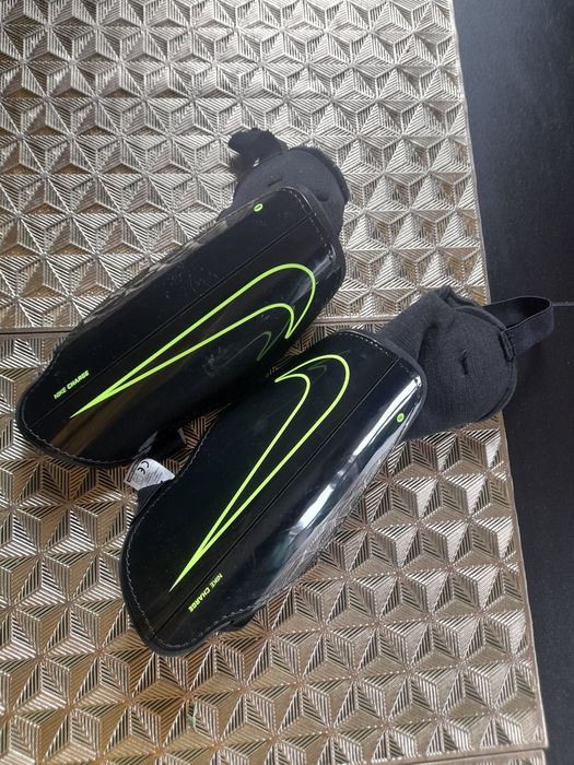 Ochraniacze piłkarskie NIKE Charge