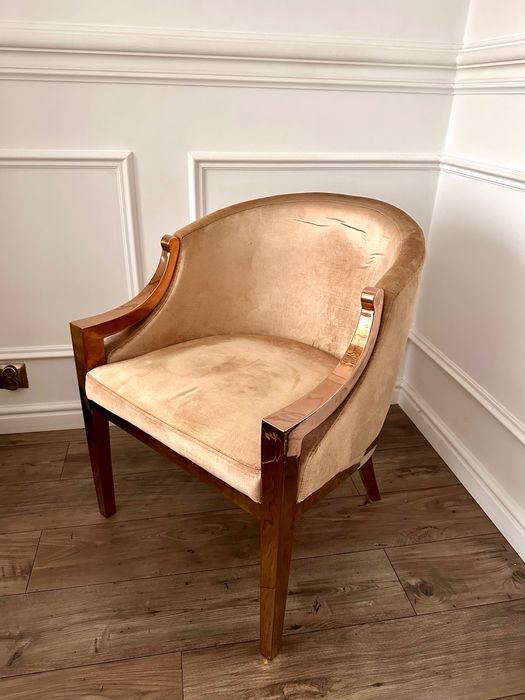 Elegancki fotel w stylu modern classic miedziane