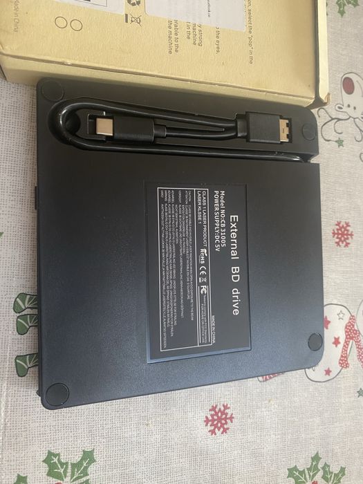 Leitor e gravador Blu-ray externa portátil (External Blu-ray Drive), modelo CB 31005.