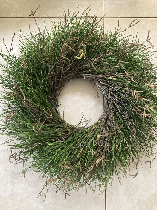 Wieniec z gałązek żywych