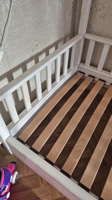 Продам дитяче ліжко-будиночок 160*80см.