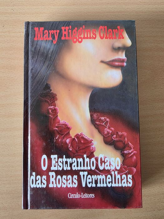 Livro "O Estranho Caso das Rosas Vermelhas" de Mary Higgins Clark