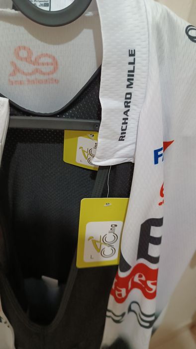 Equipamento Ciclismo UAE Emirates XRG 2025 NOVO