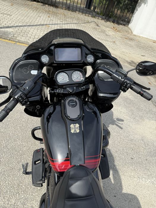 Road Glide CVO Black Hole