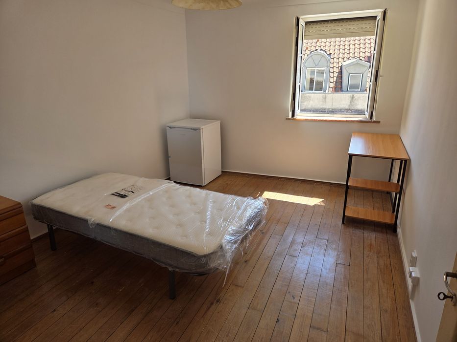 Alugo quarto em Alfama