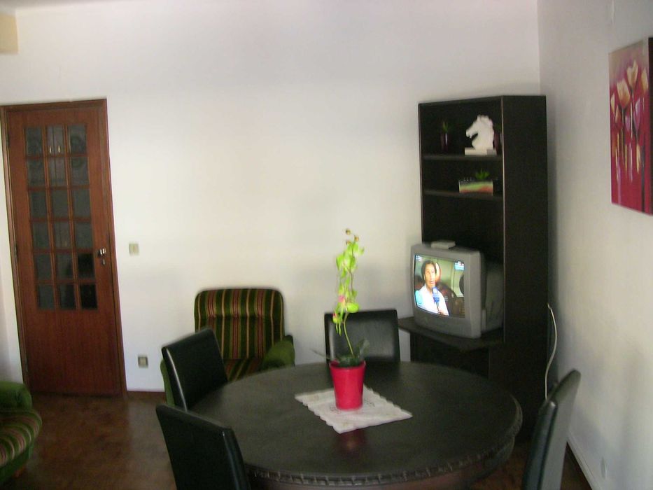 Arrendo quarto Av. Mq de Pombal LEIRIA DESPESAS INCLUIDAS