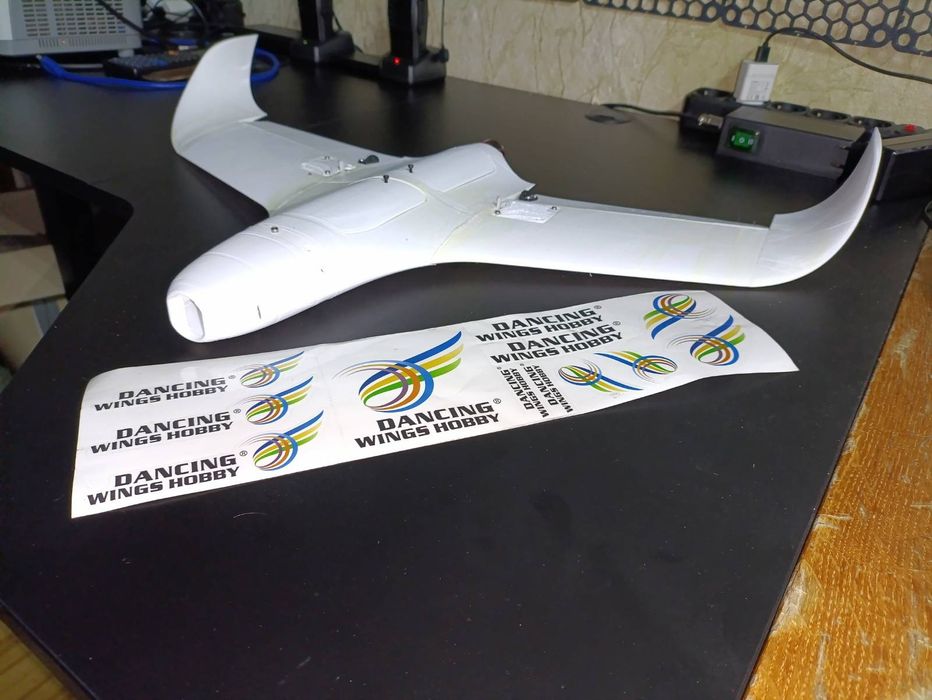 Дрон літак монокрило  650 мм розвідник