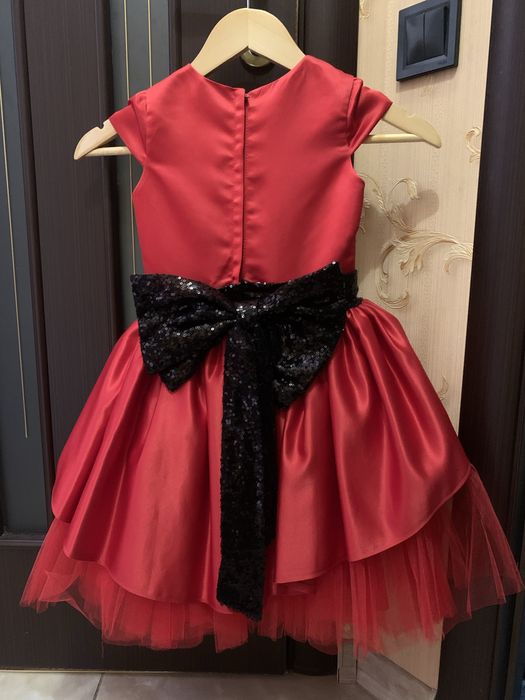 Сукня червона з чорним 7-8 років