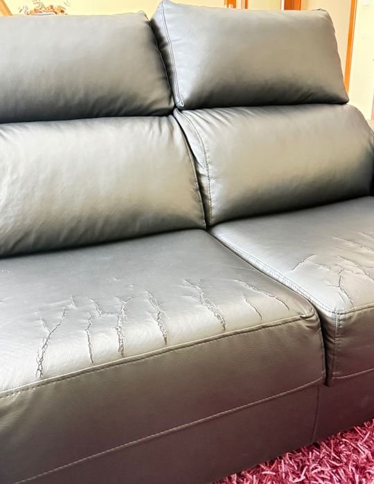 Vende-se Sofá Preto 3 lugares com Chaise Longue