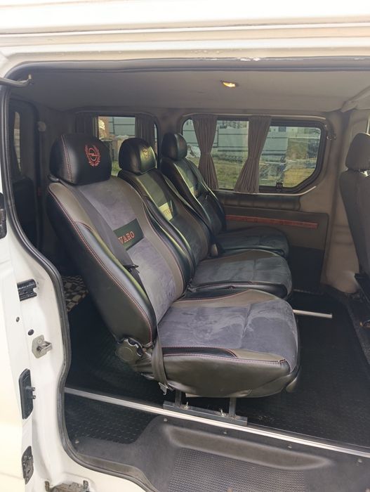 Opel vivaro 2007 року 2.5